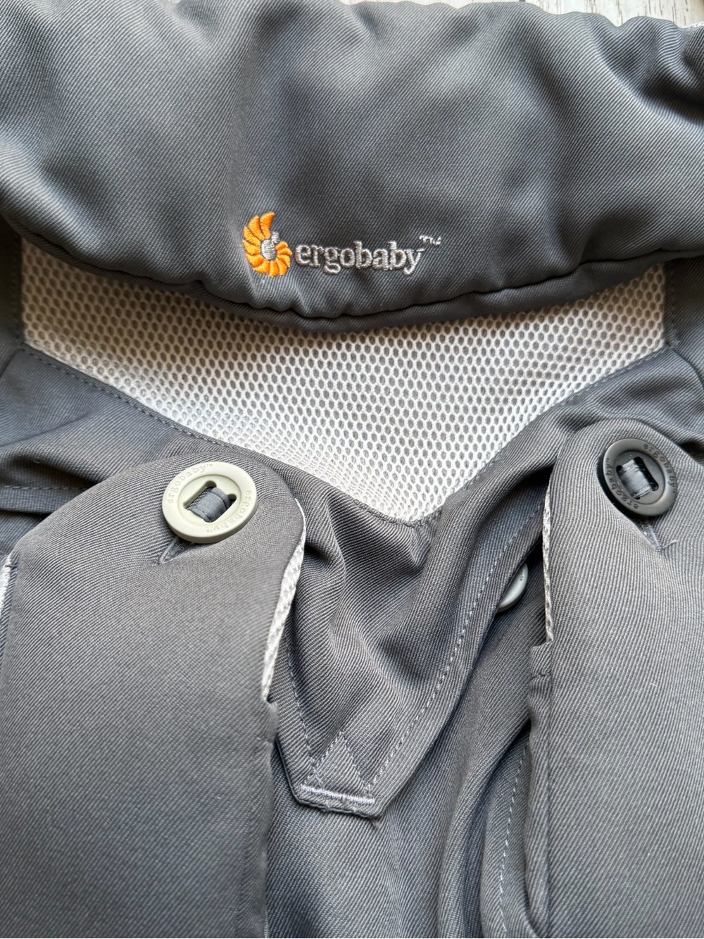 Ergobaby 360 All-Position Baby with Lumbar Support in Charcoal - Picture 5 of 8